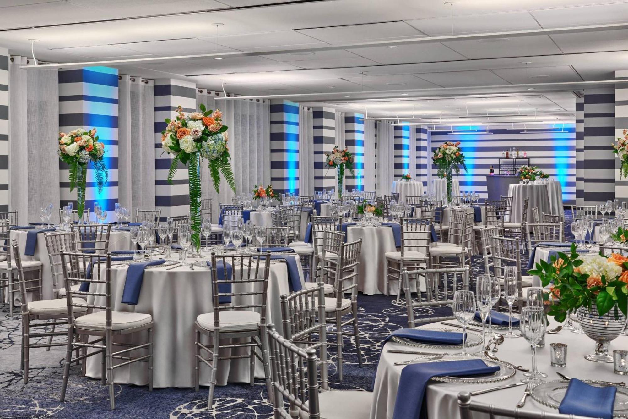 Republic San Diego, Autograph Collection Hotel 4*