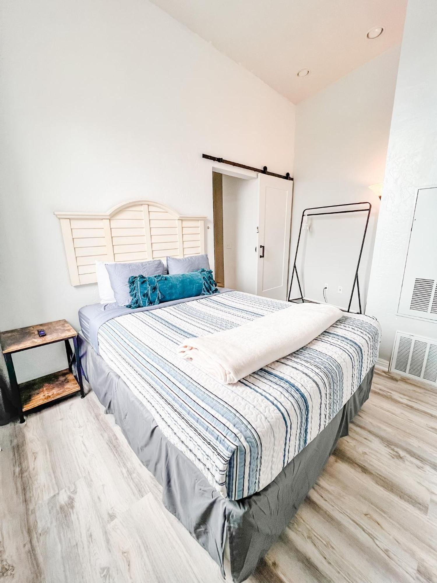 Gaslamp 2bdrm1ba - W Parking & 4 Beds #304 Hotel *