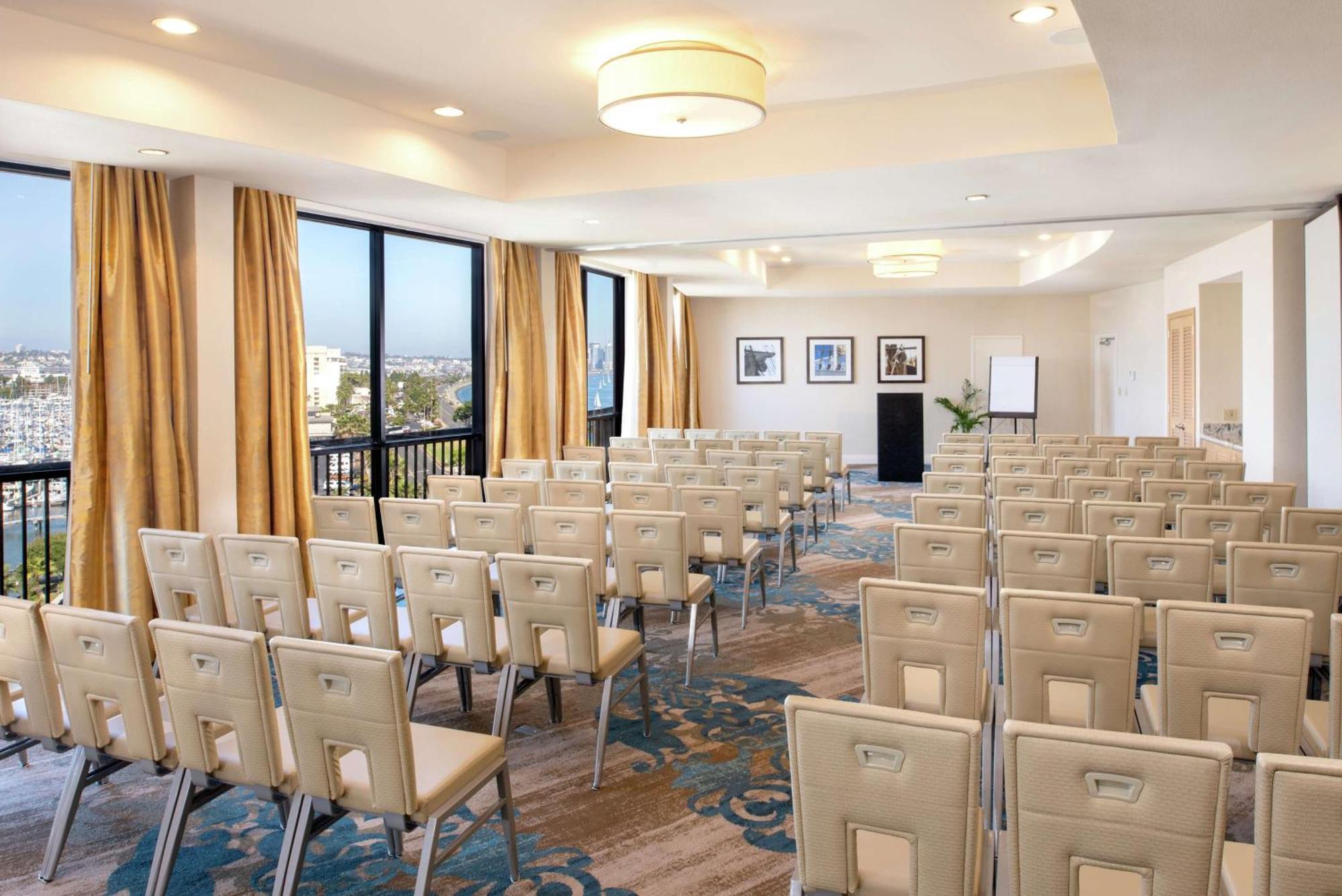 Hotel Hilton Airport/harbor Island 3*