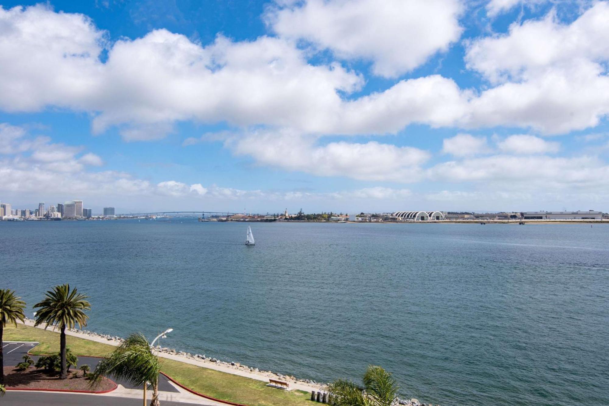 Hilton Airport/harbor Island Hotel 3*