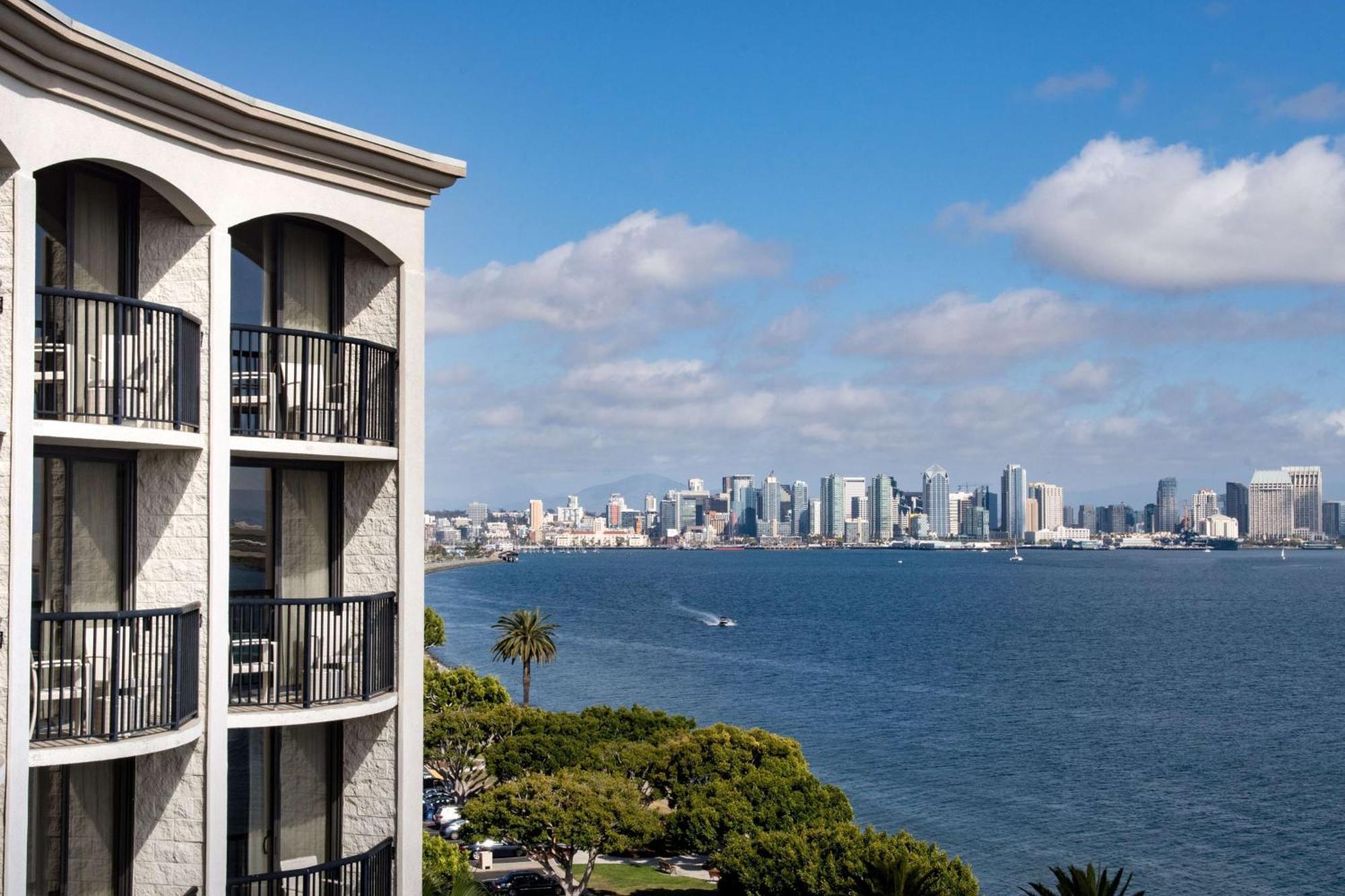 Hilton Airport/harbor Island Hotel