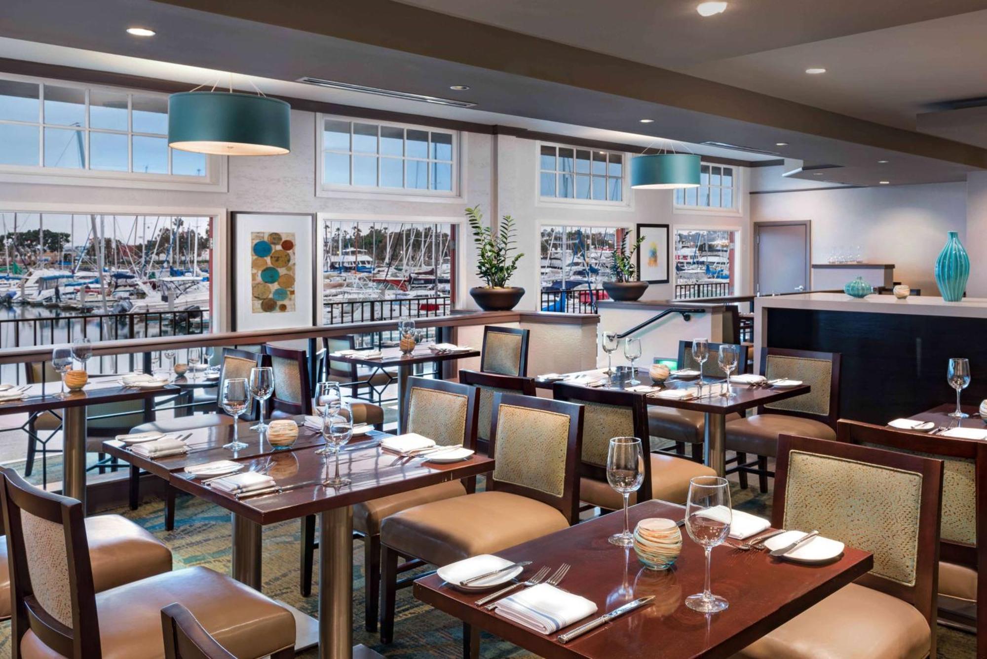 Hotel Hilton Airport/harbor Island 3*