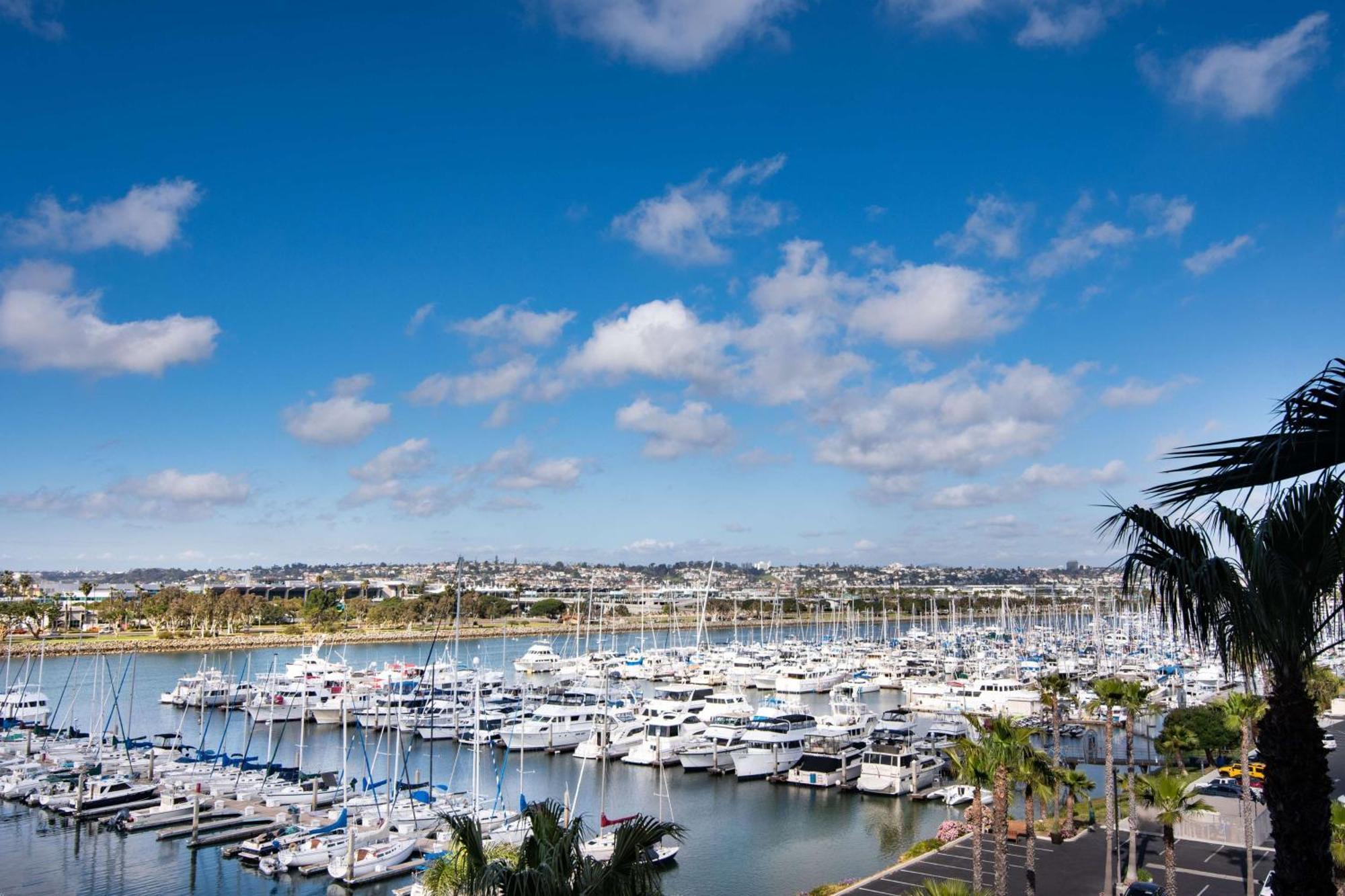 Hotel Hilton Airport/harbor Island 3*