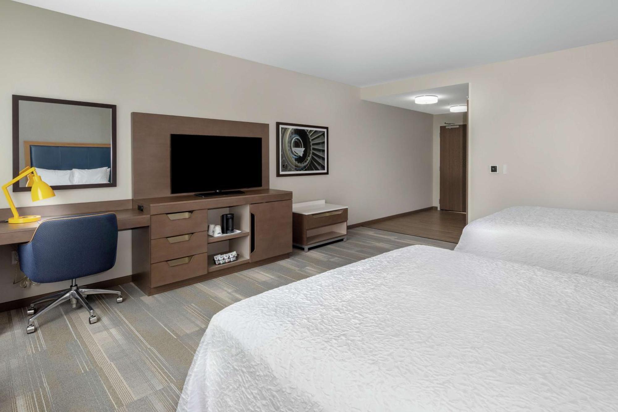Hampton & Airport Liberty Station Hotel