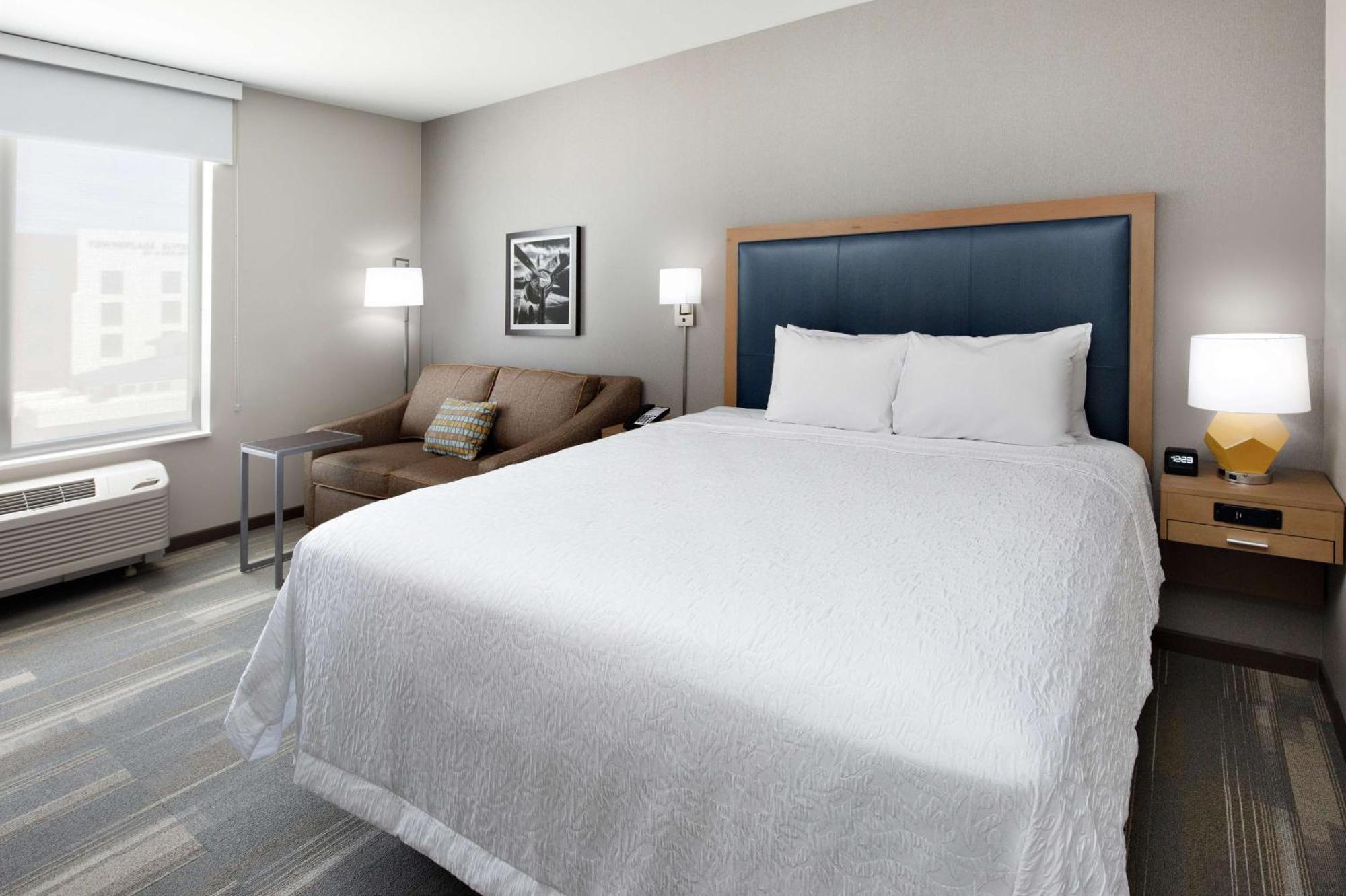 Hotel Hampton & Airport Liberty Station