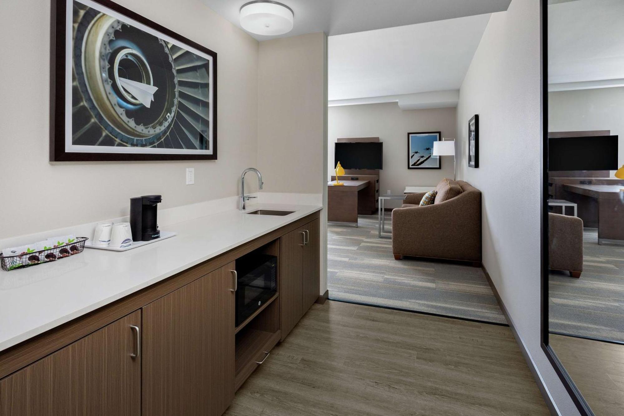 Hampton & Airport Liberty Station Hotel