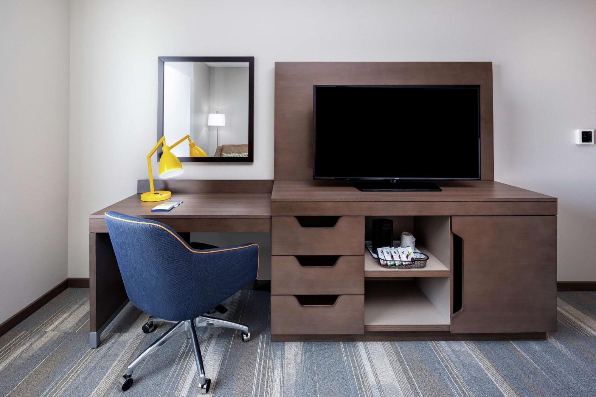 Hotel Hampton & Airport Liberty Station 3*