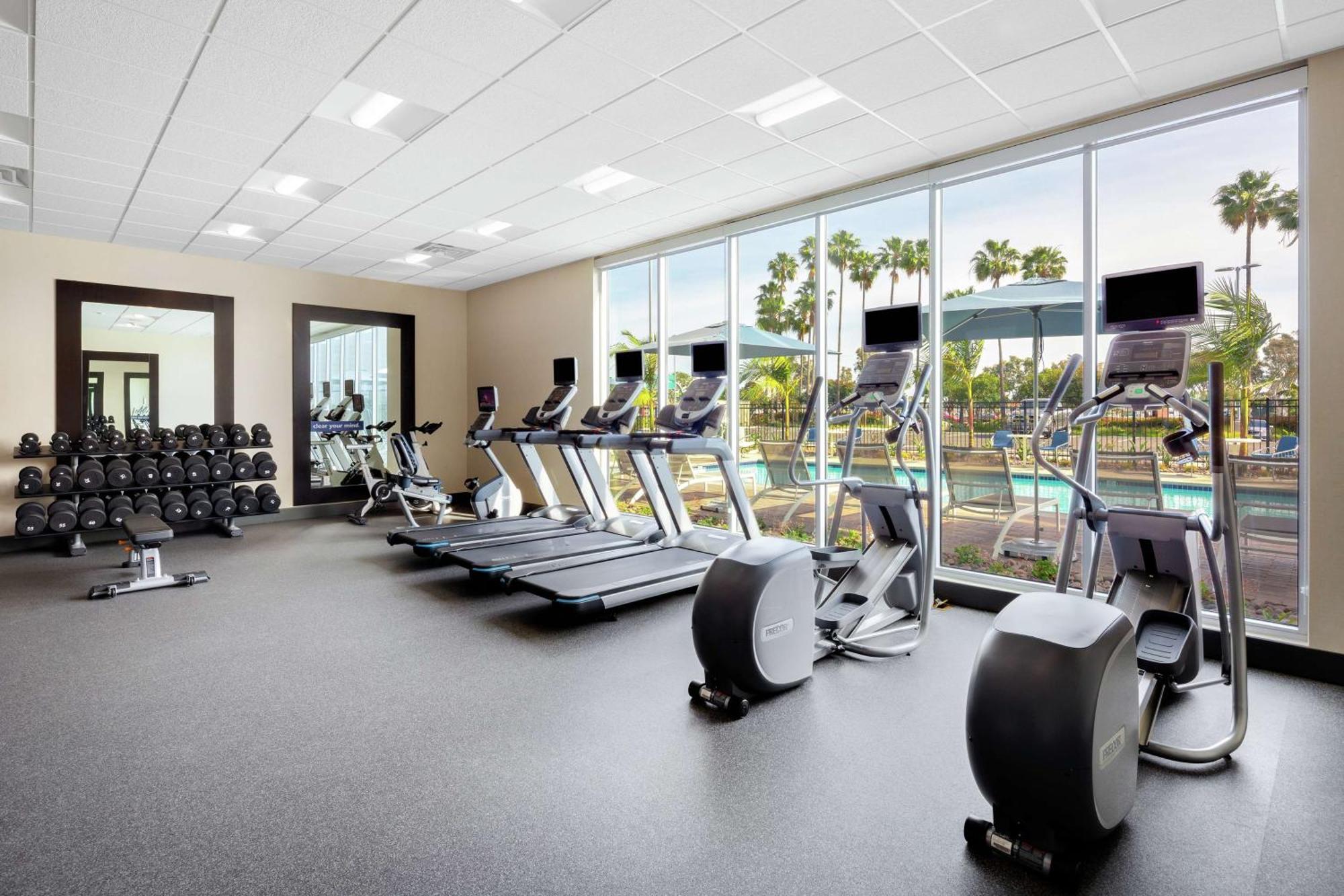 Hotel Hampton & Airport Liberty Station 3*