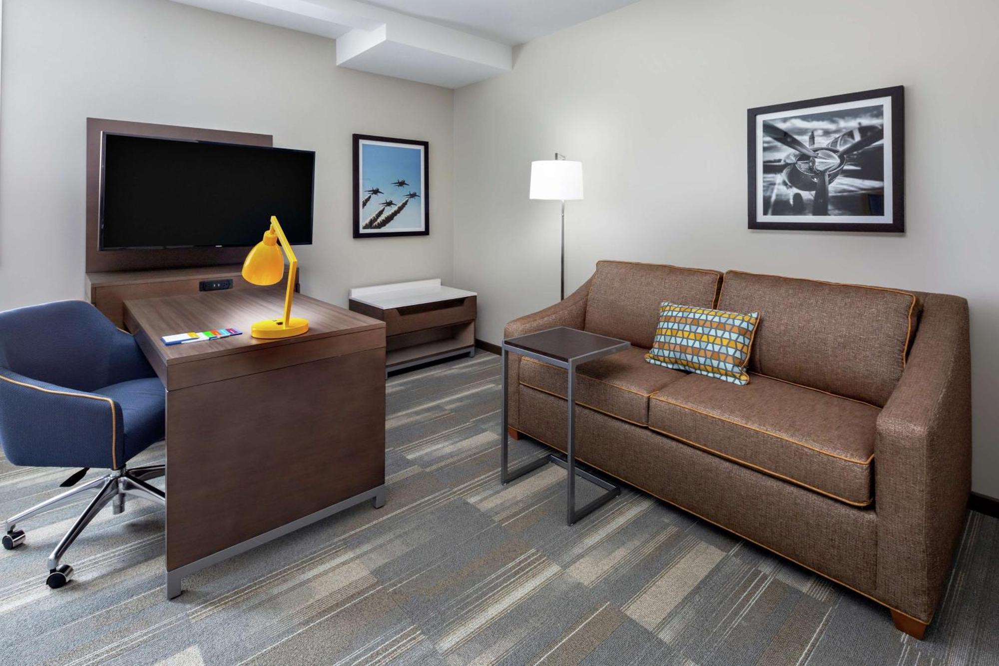 Hampton & Airport Liberty Station 3*