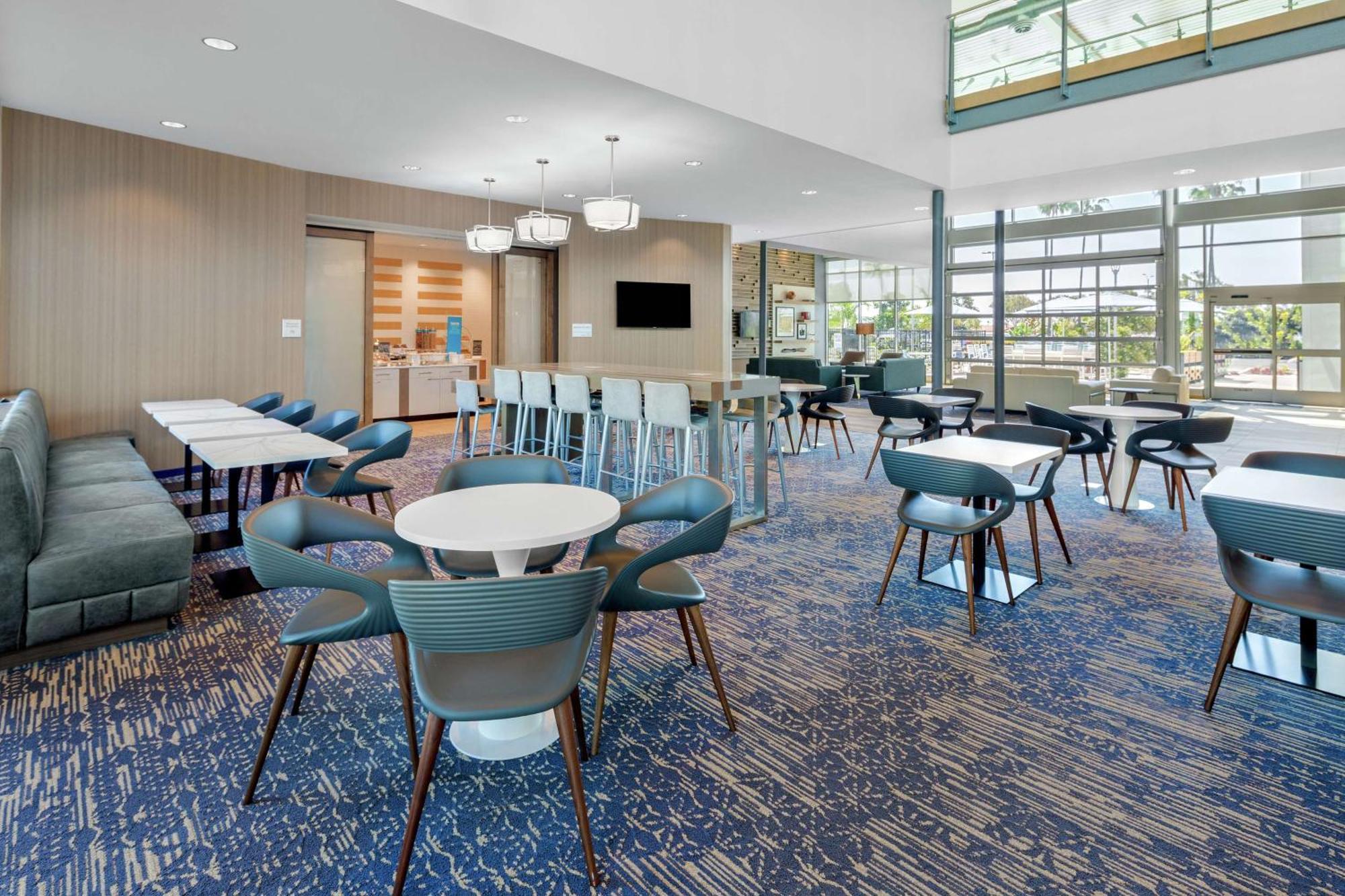Hampton & Airport Liberty Station 3*