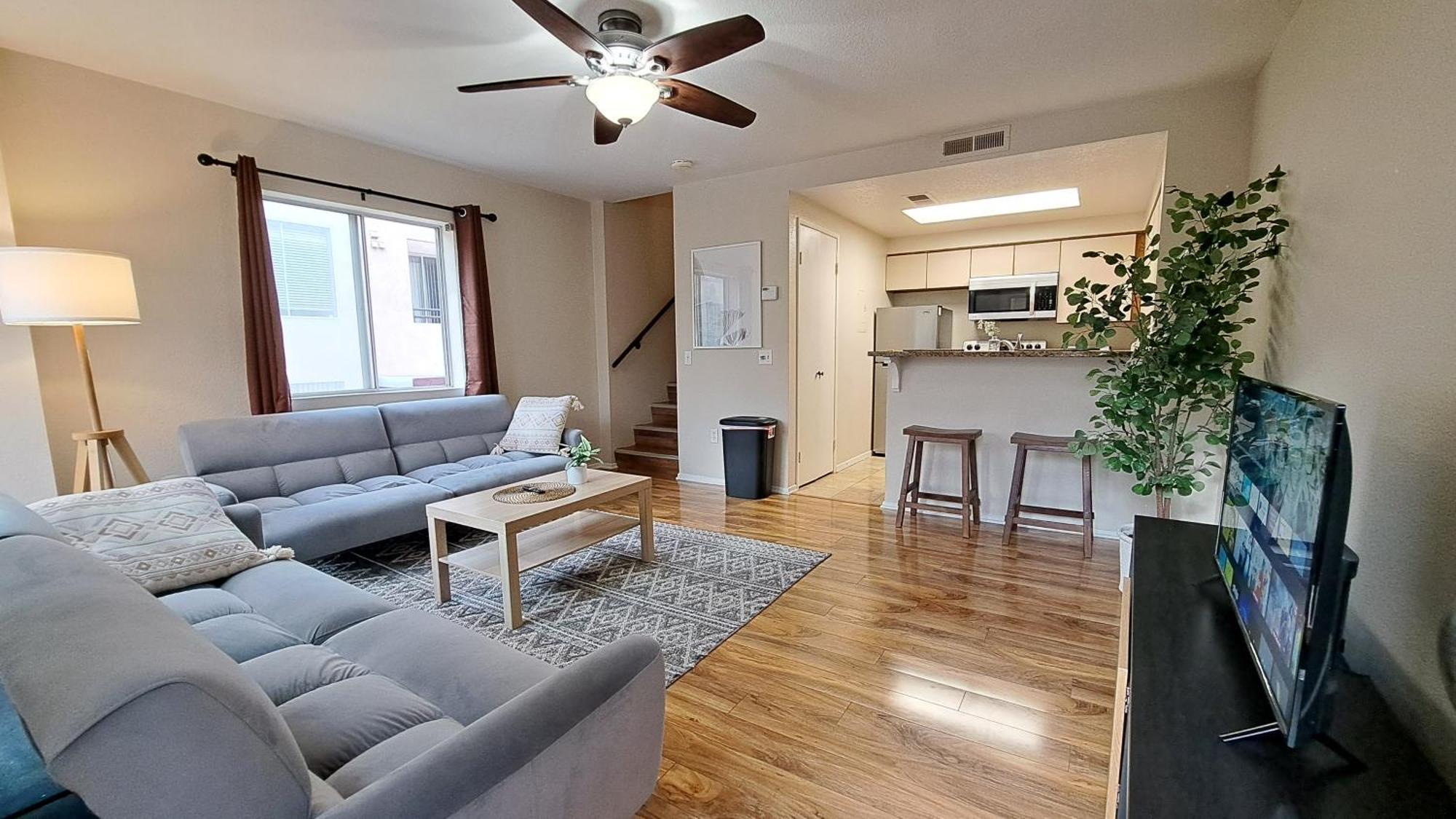 Corner 2-story One Bedroom La Jolla