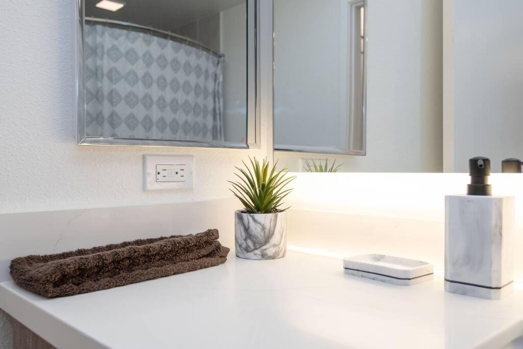 Lux With Rooftop Pool By Petco Park And Convention Center 41 *