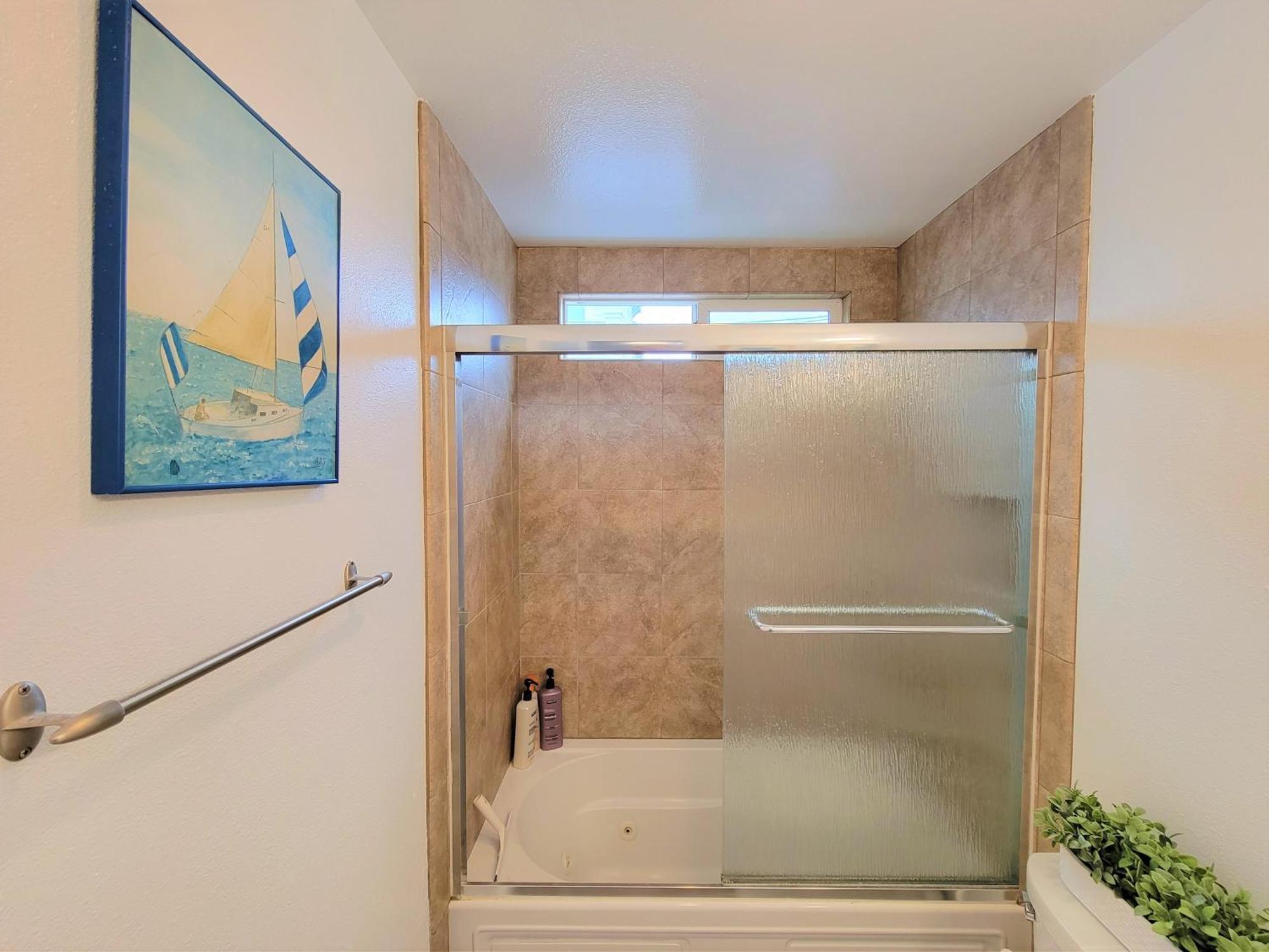 Holiday home Luv Oceanside Views-1 House To Beach, Boardwalk And Waves-spacious Rooftop Sun Deck-plus King Beds Too!