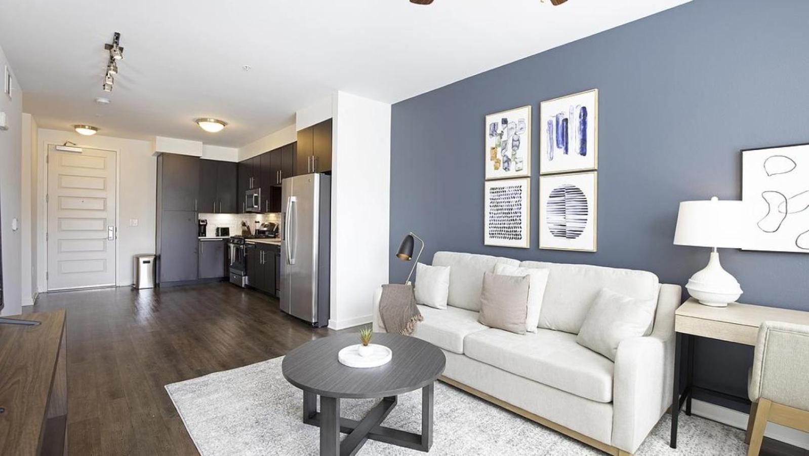 Landing Modern With Amazing Amenities Apartment San Diego