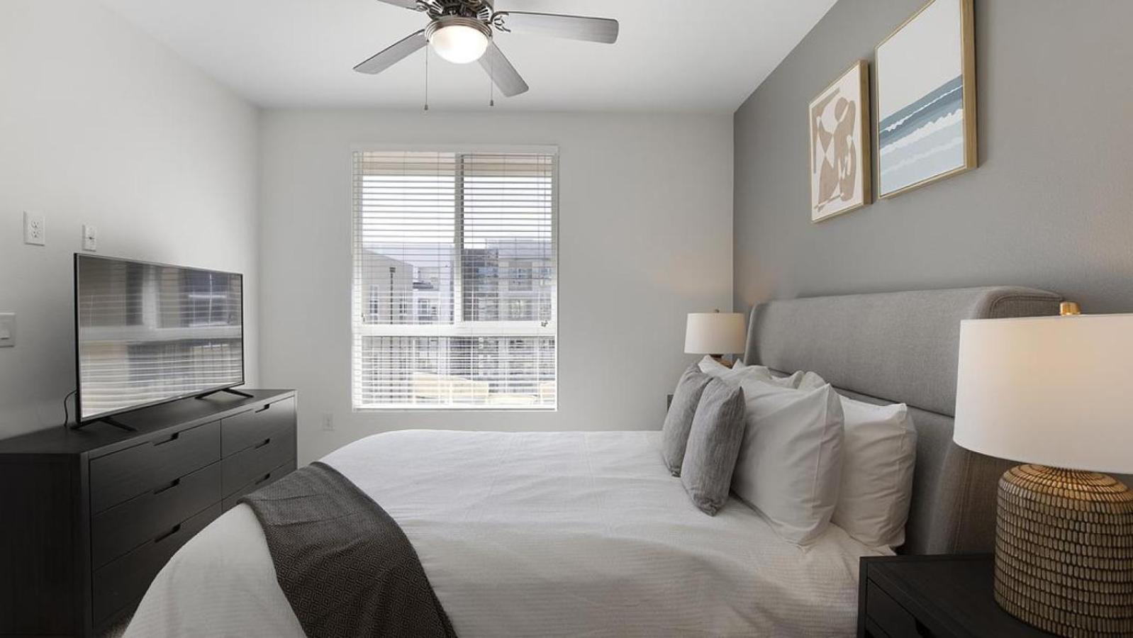 Apartment Landing Modern With Amazing Amenities
