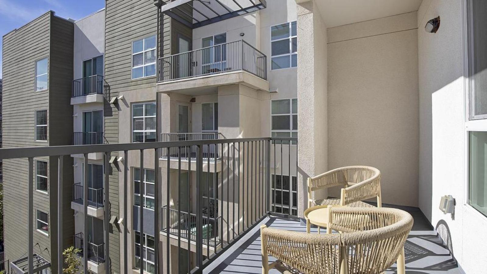 Landing Modern With Amazing Amenities Apartment *