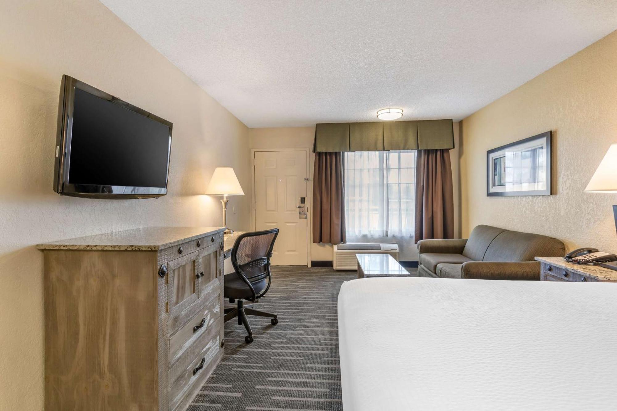 Western Americana Hotel