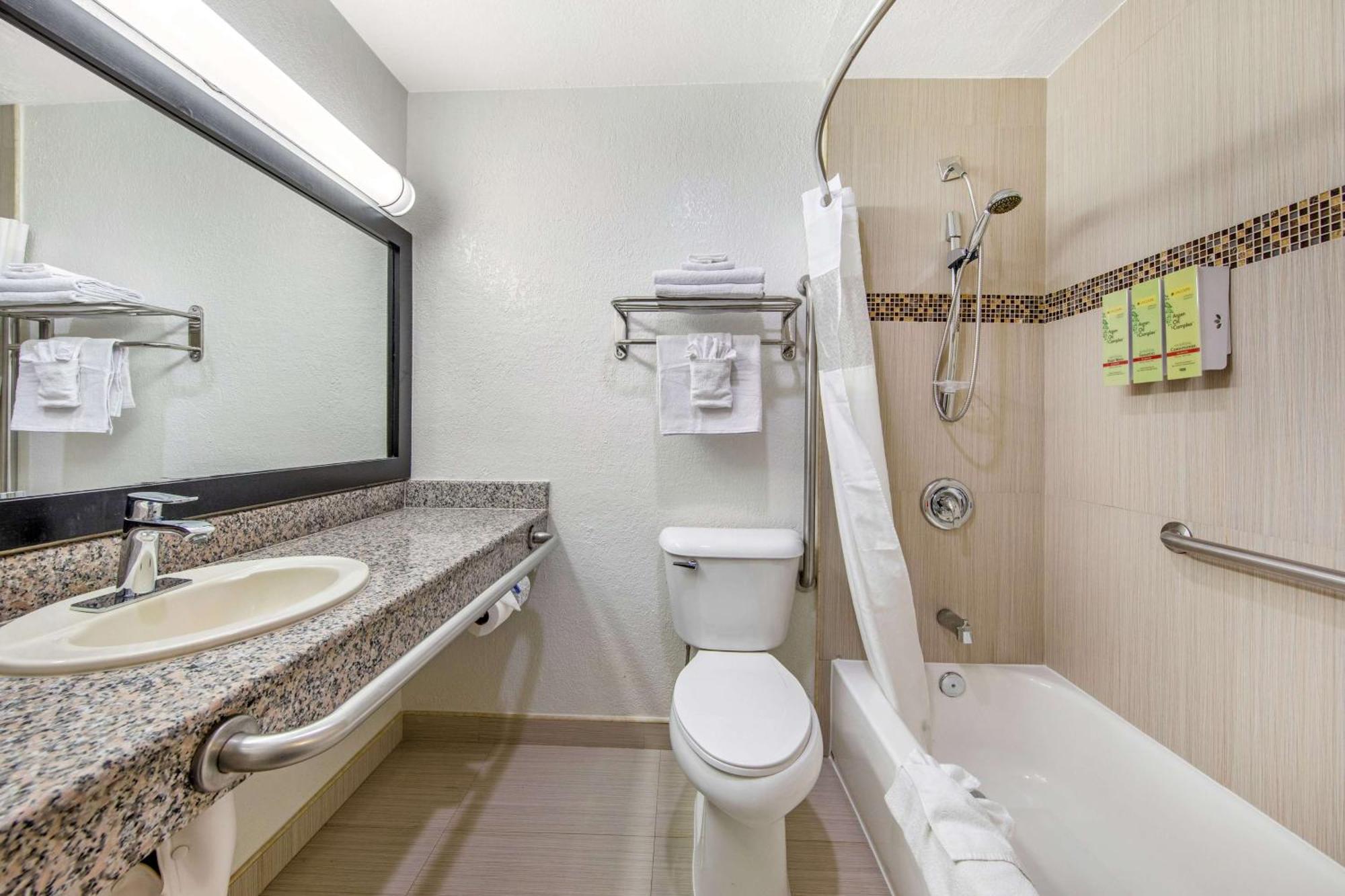 Hotel Western Americana 3*