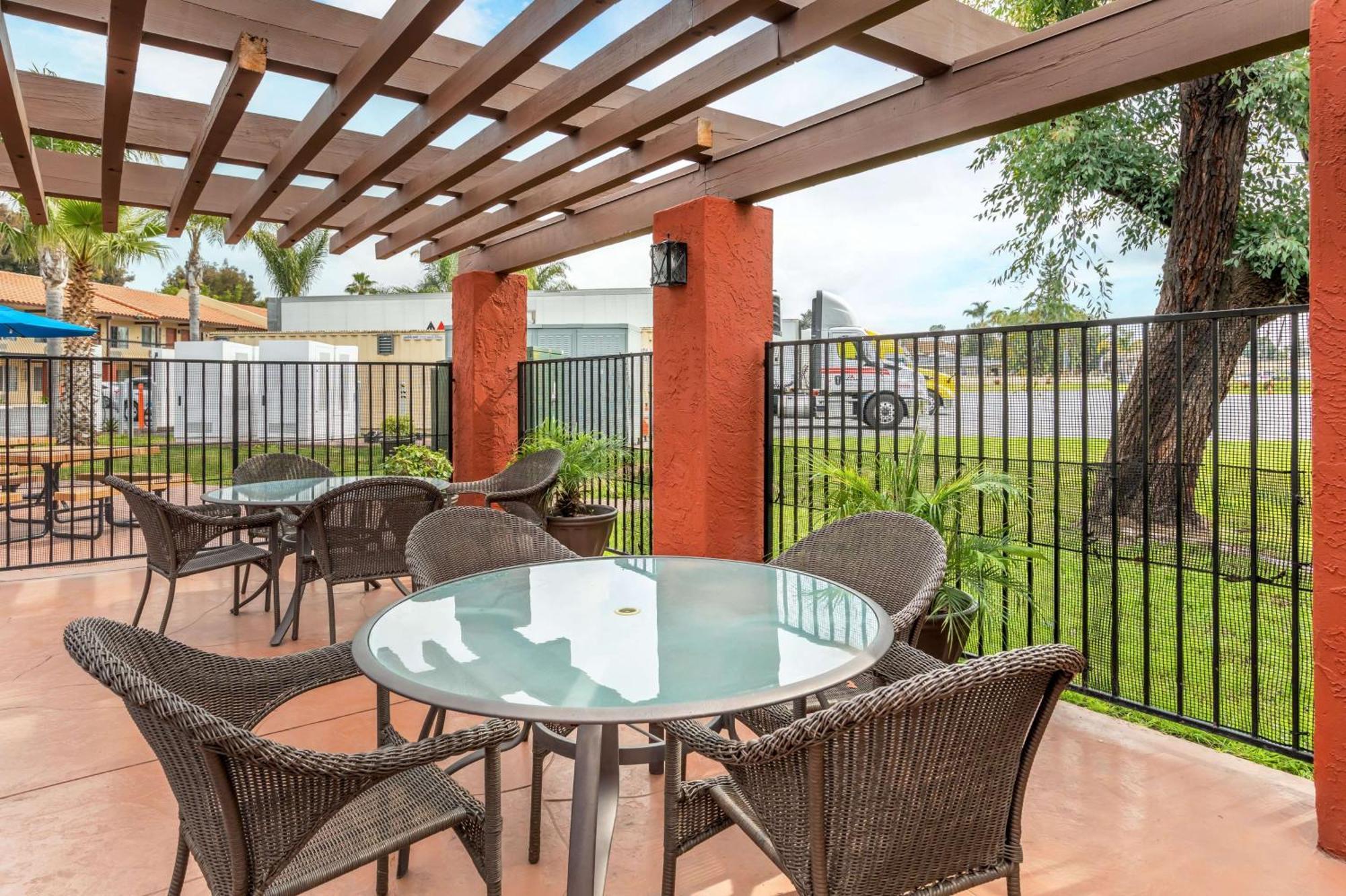 Hotel Western Americana 3*