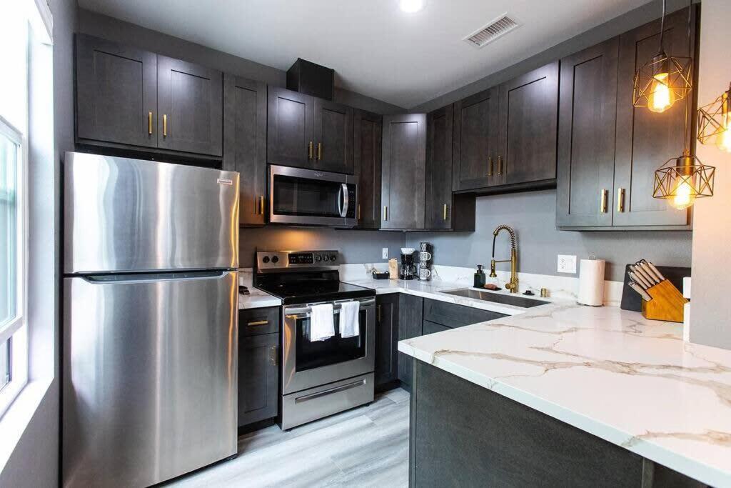 Apartment Professionals-restaurants-fast-wifi-a C-w D-pets *