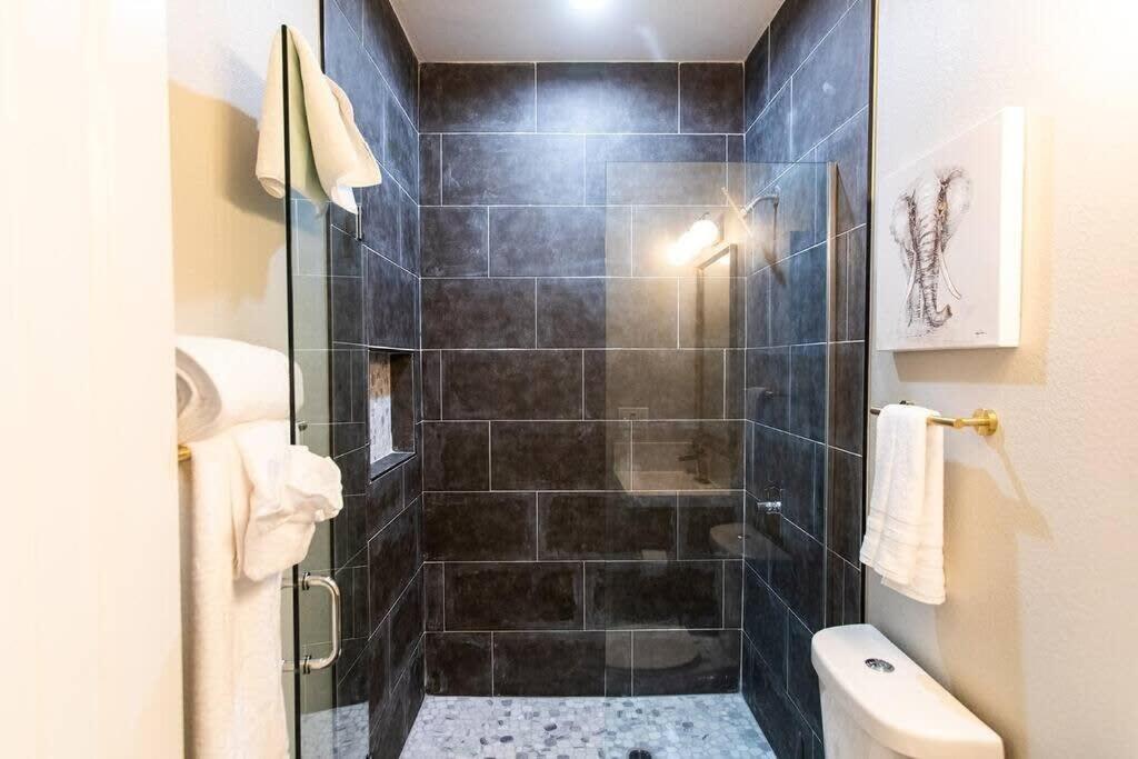 Apartment Military-restaurants-fast-wifi-a C-w D-pets-park-