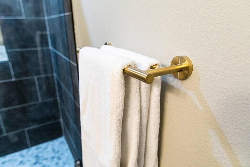 Professionals-restaurants-fast-wifi-a C-w D-pets San Diego