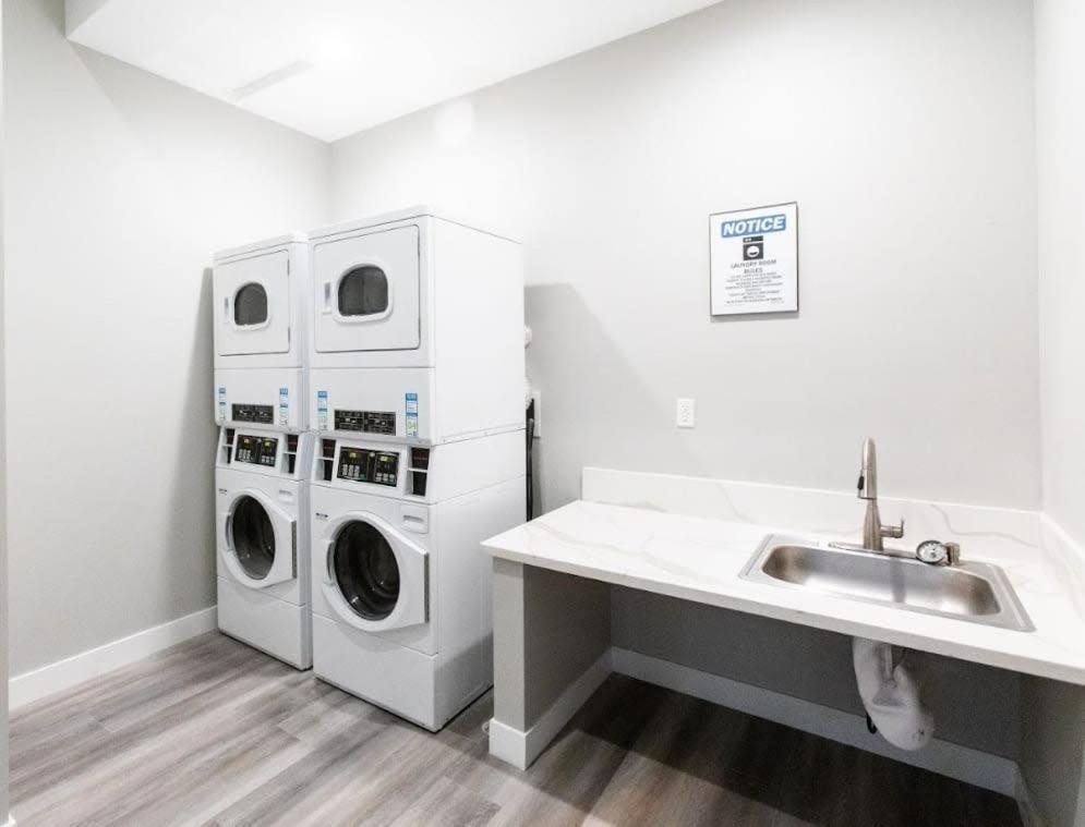 Military-restaurants-fast-wifi-a C-w D-pets-park-