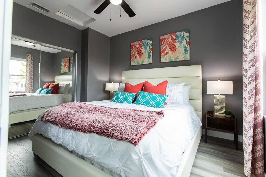 Apartment Professionals-restaurants-fast-wifi-a C-w D-pets *