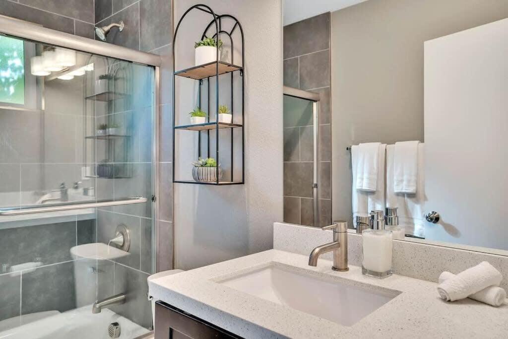 Northpark-businesstraveler-pets-w D-free-parking Apartment