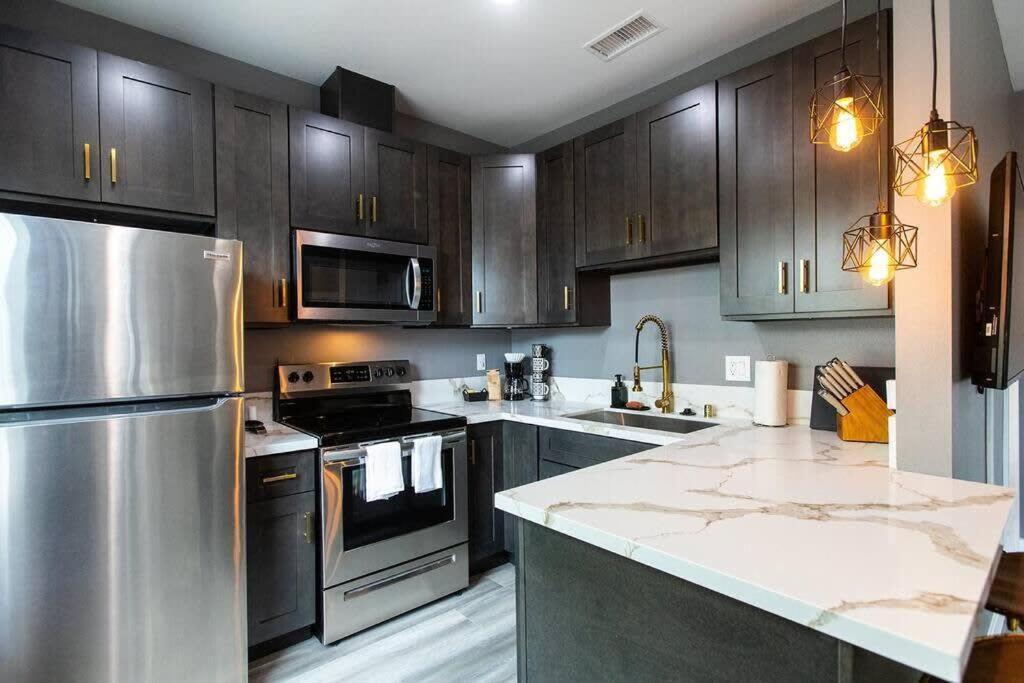 Professionals-restaurants-fast-wifi-a C-w D-pets *