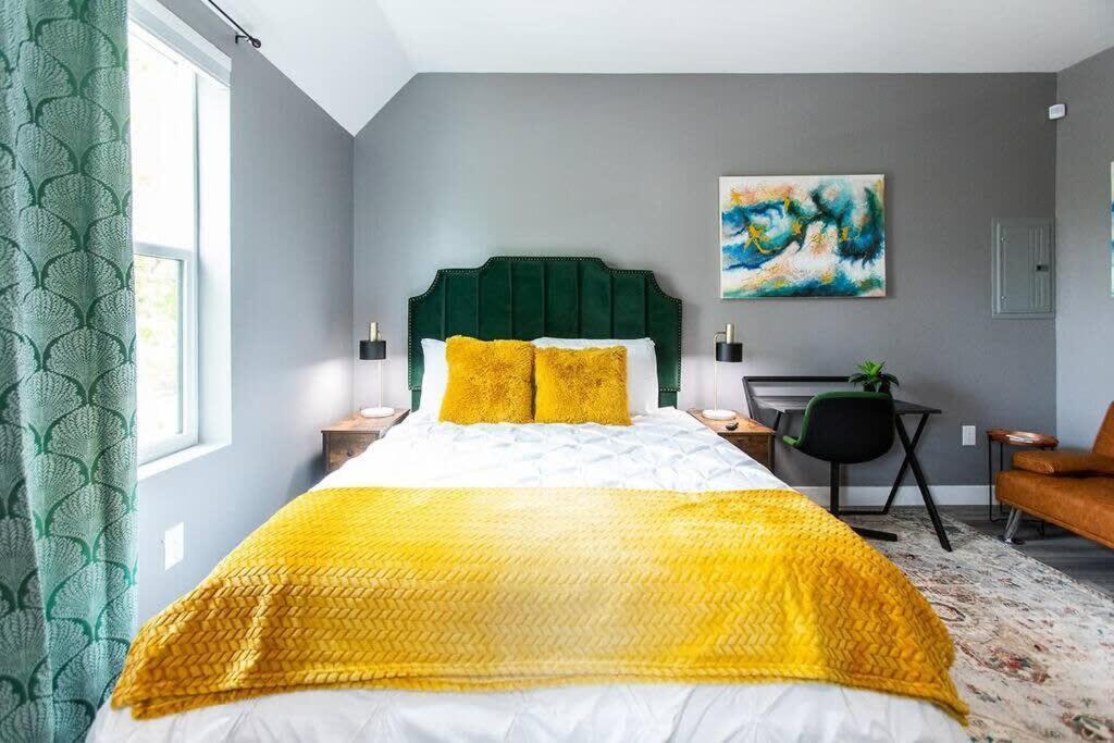 Military-restaurants-fast-wifi-a C-w D-pets-park- Apartment