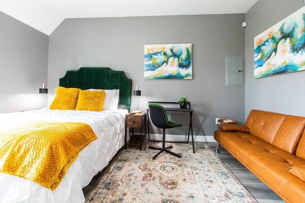 Military-restaurants-fast-wifi-a C-w D-pets-park- Apartment *