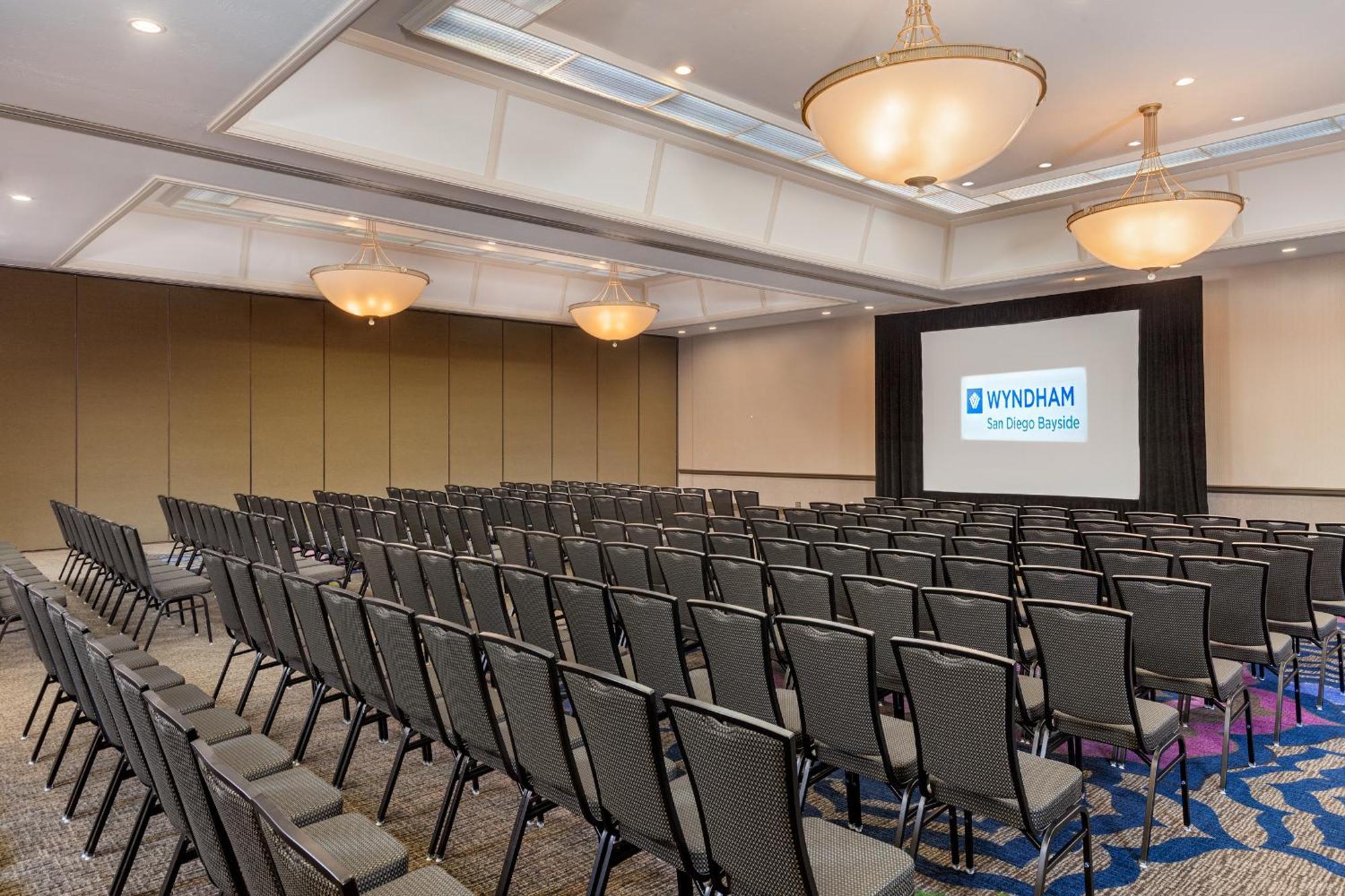 Hotel Wyndham Bayside 3*