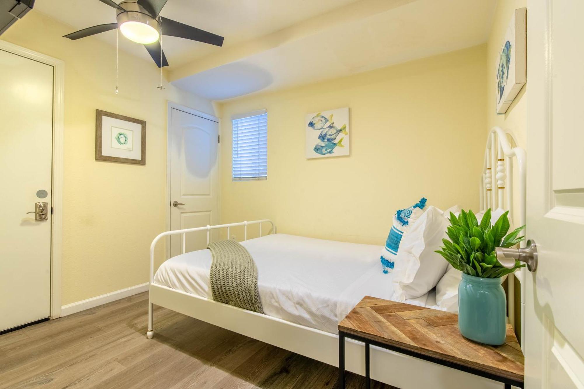 Stunning Delight With Hot Tub, Fire Pit, Parking & Walk To Beach! San Diego