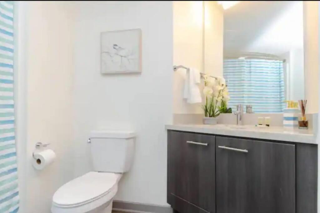 Sleeps 10 In Gaslamp Quarter Elegant 3 Bedroom Near Convention Apartment