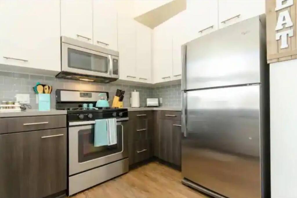 Sleeps 10 In Gaslamp Quarter Elegant 3 Bedroom Near Convention Apartment *