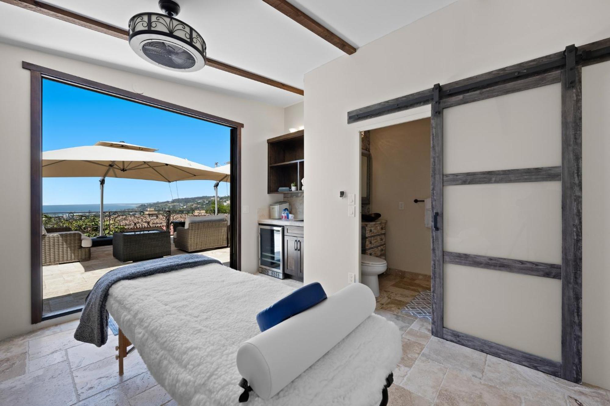 B5370 Bee By The Sea Holiday home *
