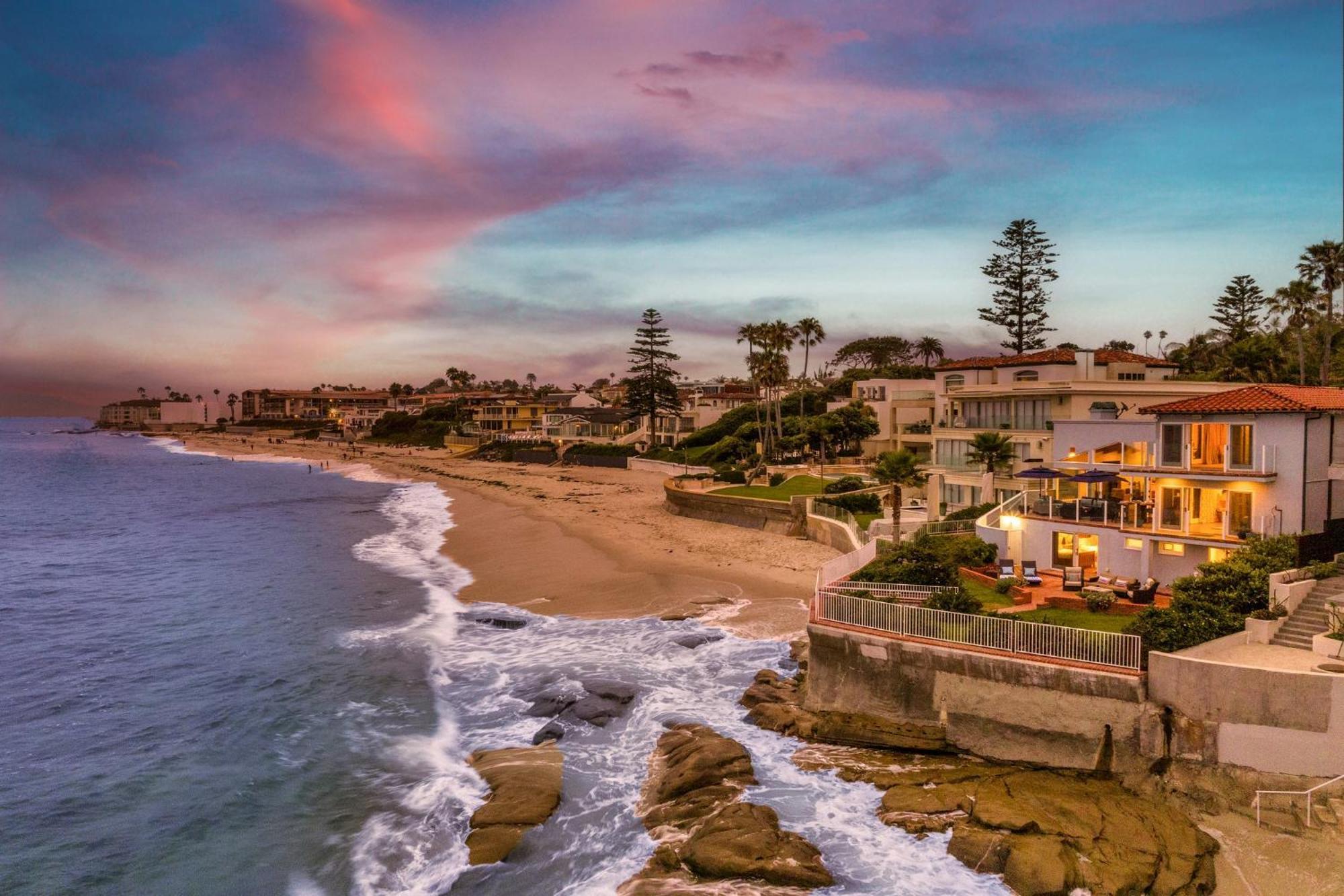B5250 Playa Vista Beachfront Holiday home