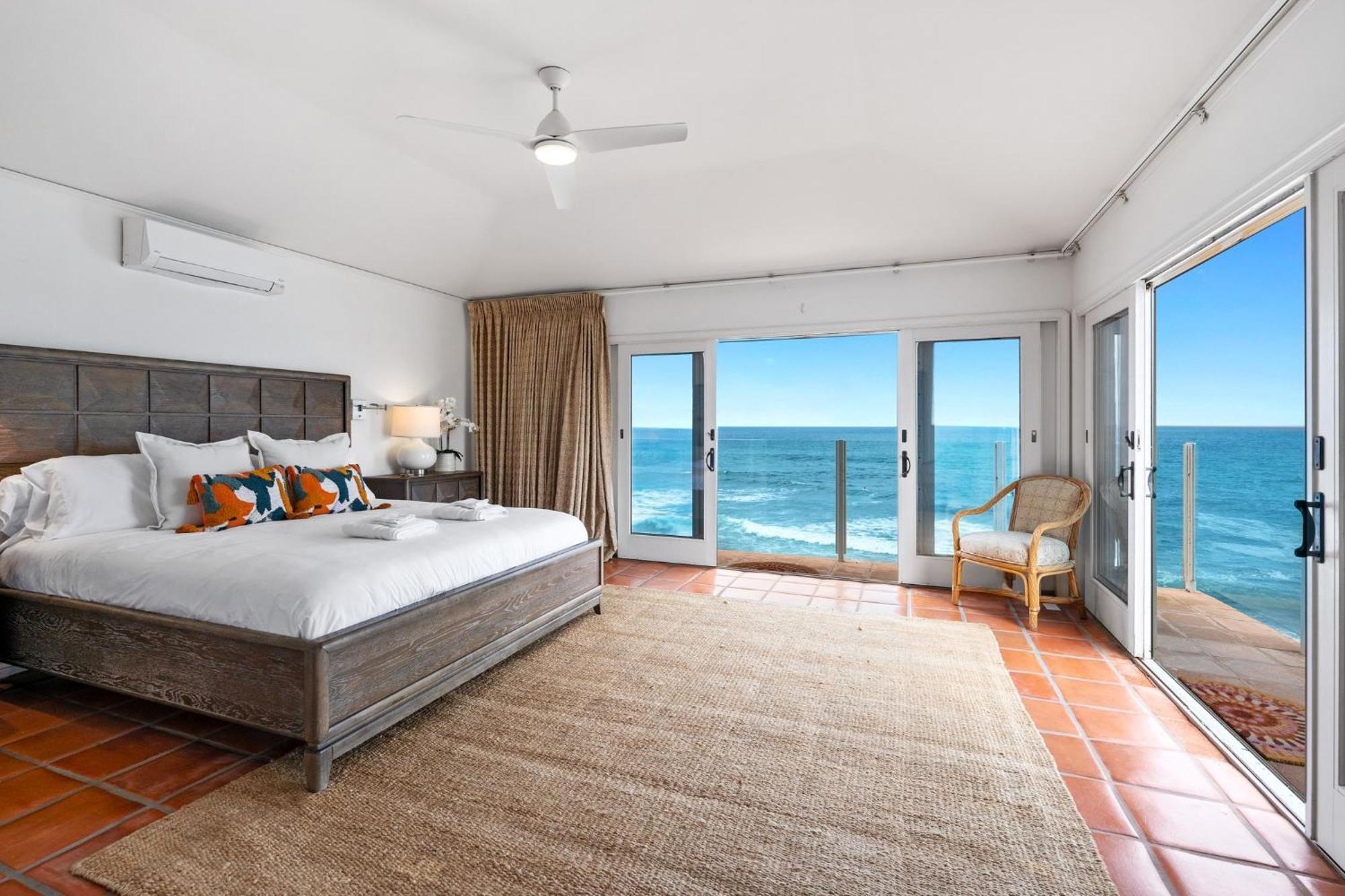 B5250 Playa Vista Beachfront Holiday home *