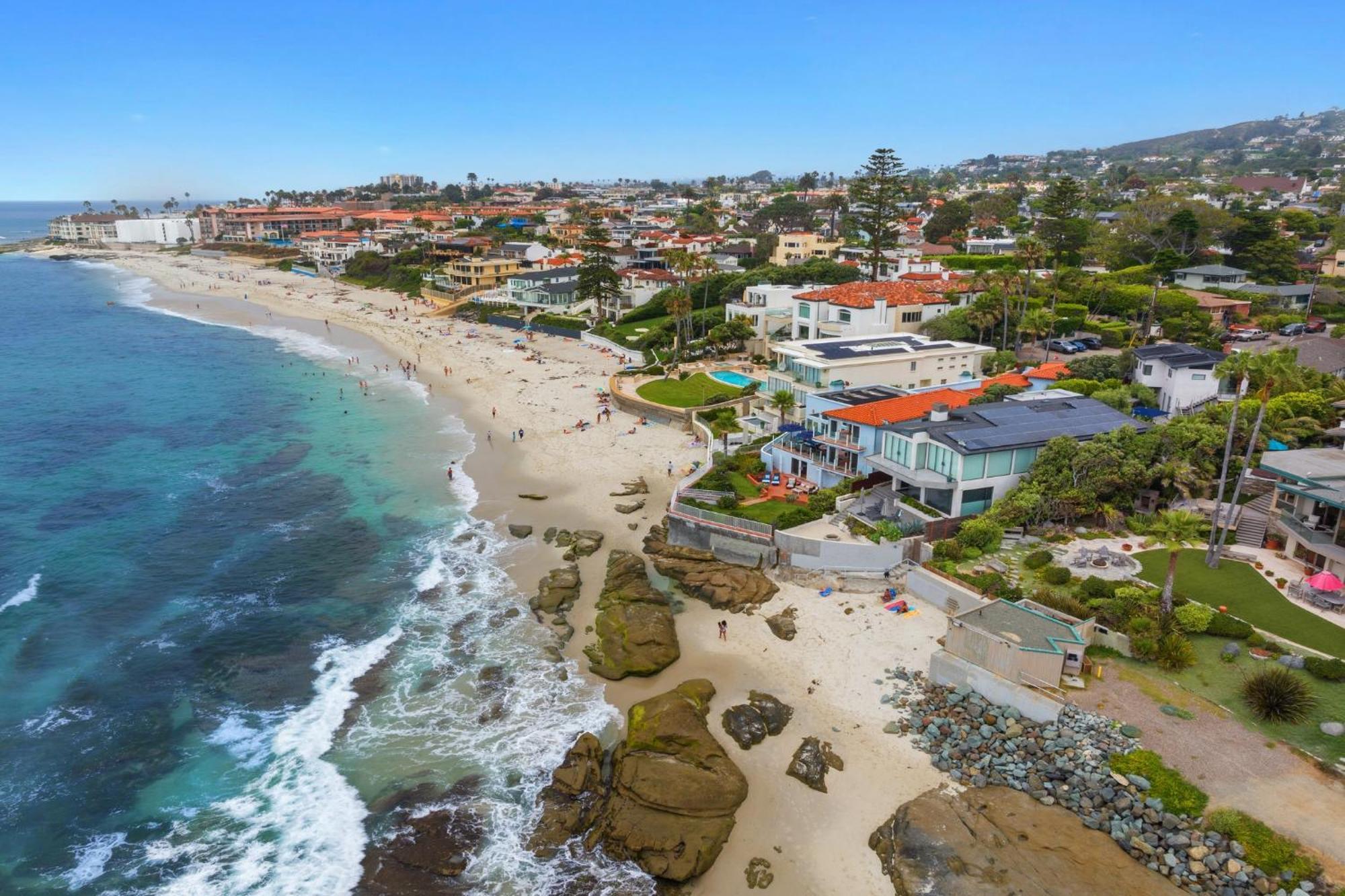 B5250 Playa Vista Beachfront Holiday home