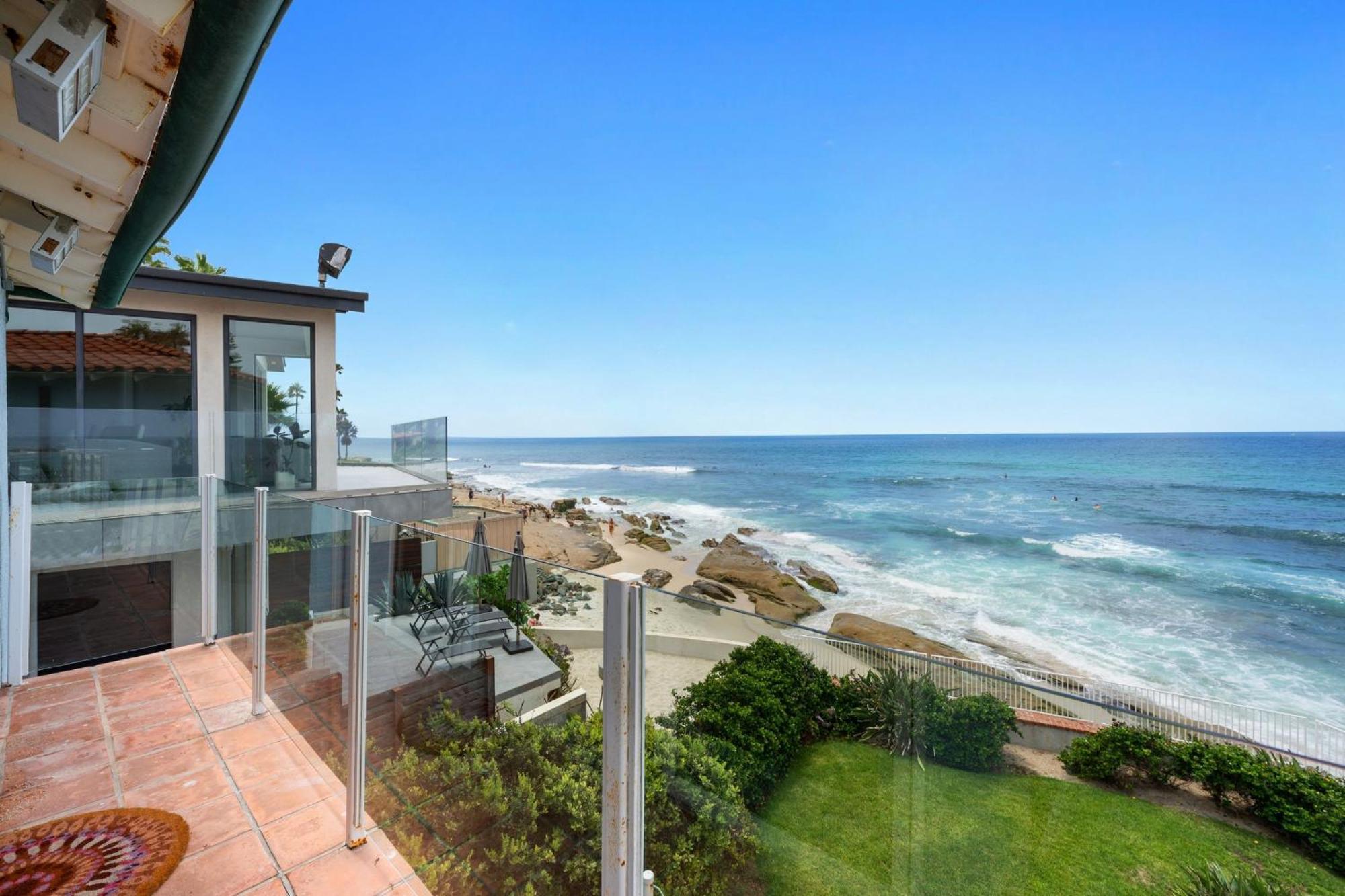 B5250 Playa Vista Beachfront Holiday home *