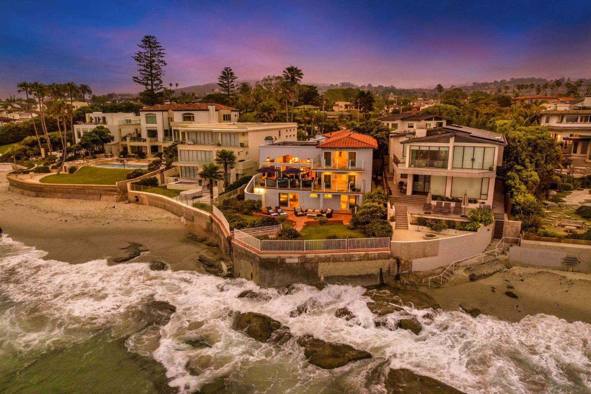 B5250 Playa Vista Beachfront *