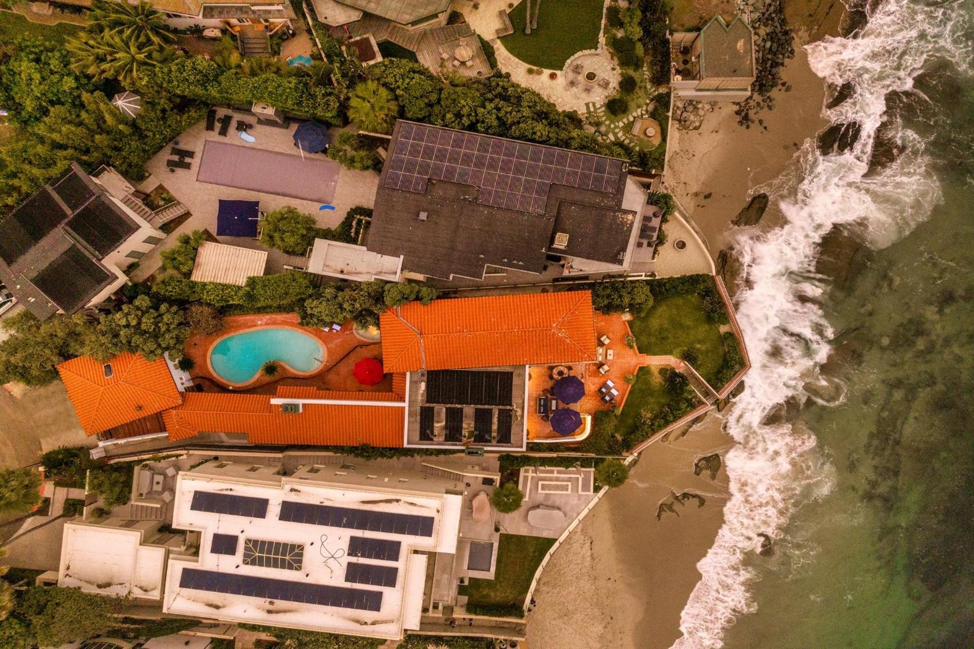 B5250 Playa Vista Beachfront Holiday home