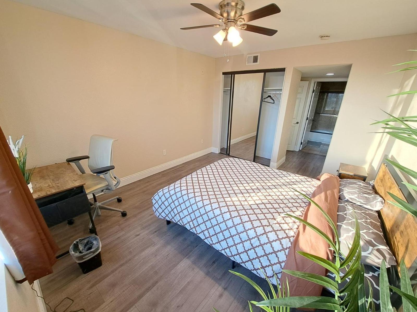 Apartment Venetian Vacation La Jolla 2 Bedrooms And 2 Bathrooms Luxury Furnished Near Beach And Utc Mall