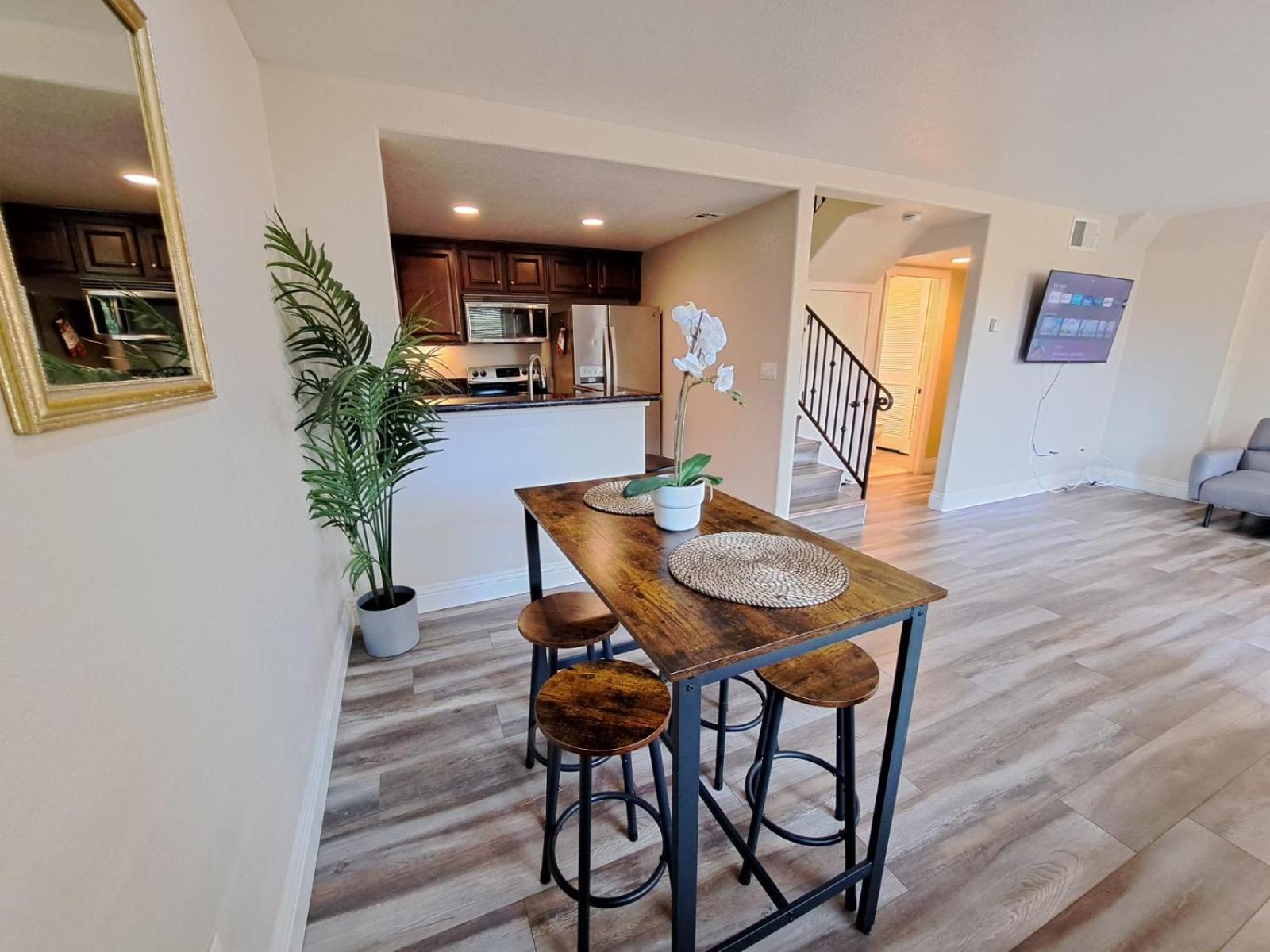 Venetian Vacation La Jolla 2 Bedrooms And 2 Bathrooms Luxury Furnished Near Beach And Utc Mall
