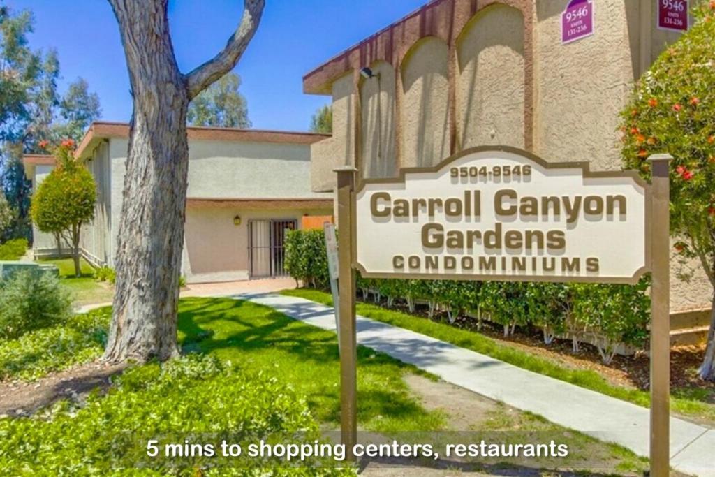 Entire Modern 2-bedroom With 3 Queen Bed, Free Parking, Pool *