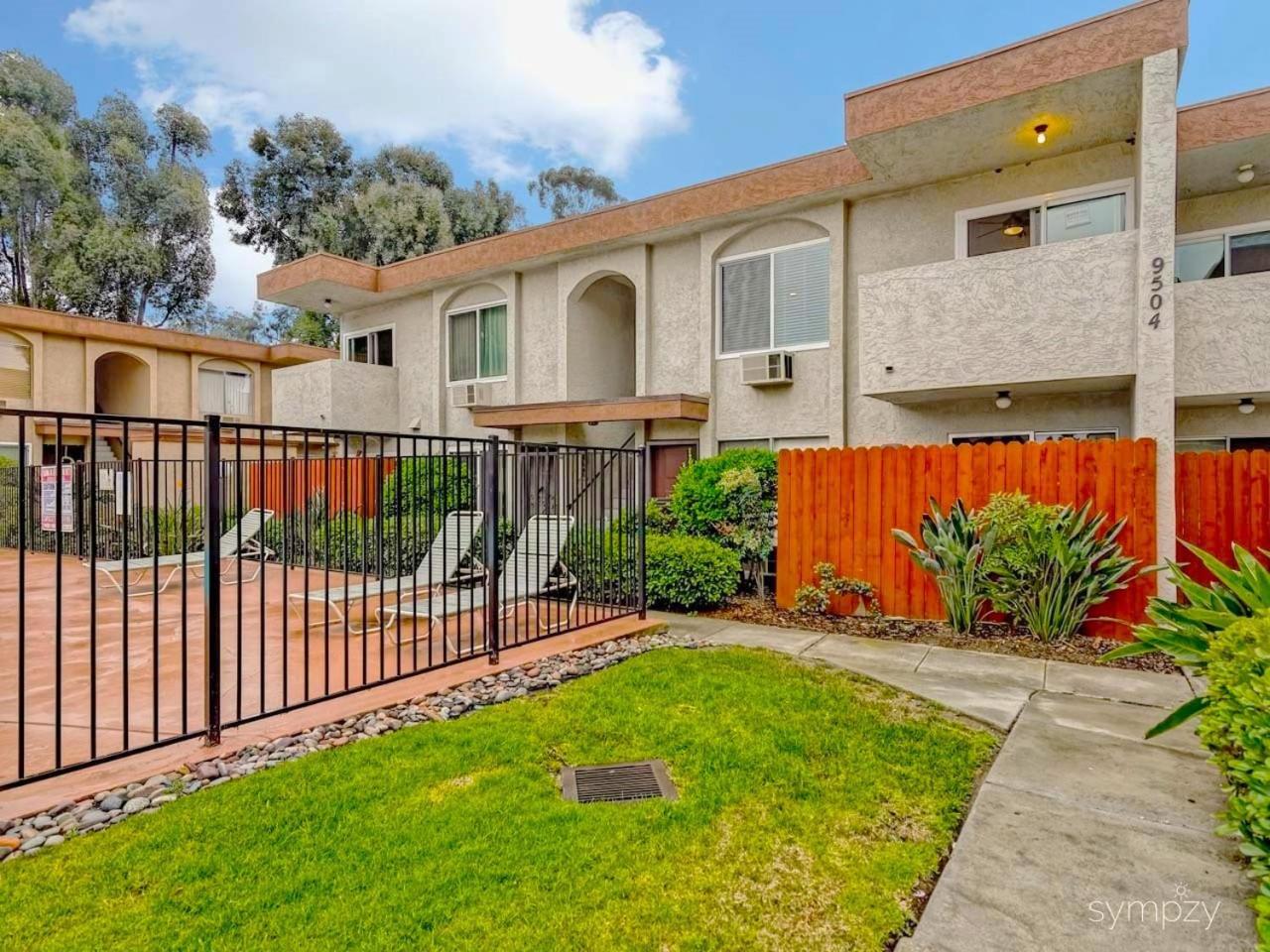Entire Modern 2-bedroom With 3 Queen Bed, Free Parking, Pool * San Diego