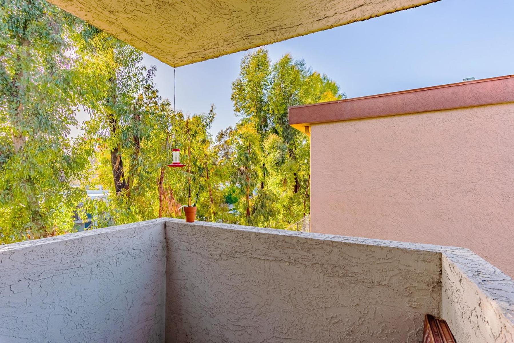 Entire Modern 2-bedroom With 3 Queen Bed, Free Parking, Pool * San Diego
