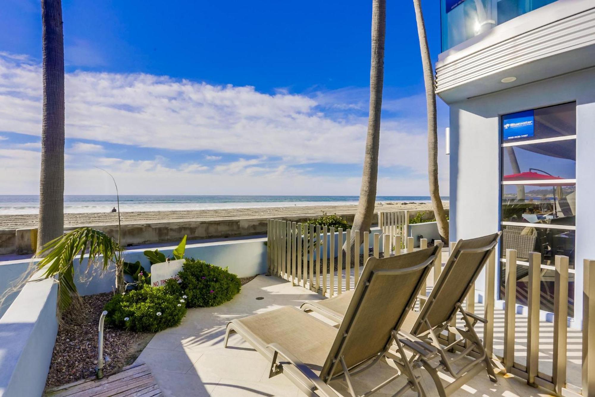 B5315 Liquid Blue I Apartment San Diego