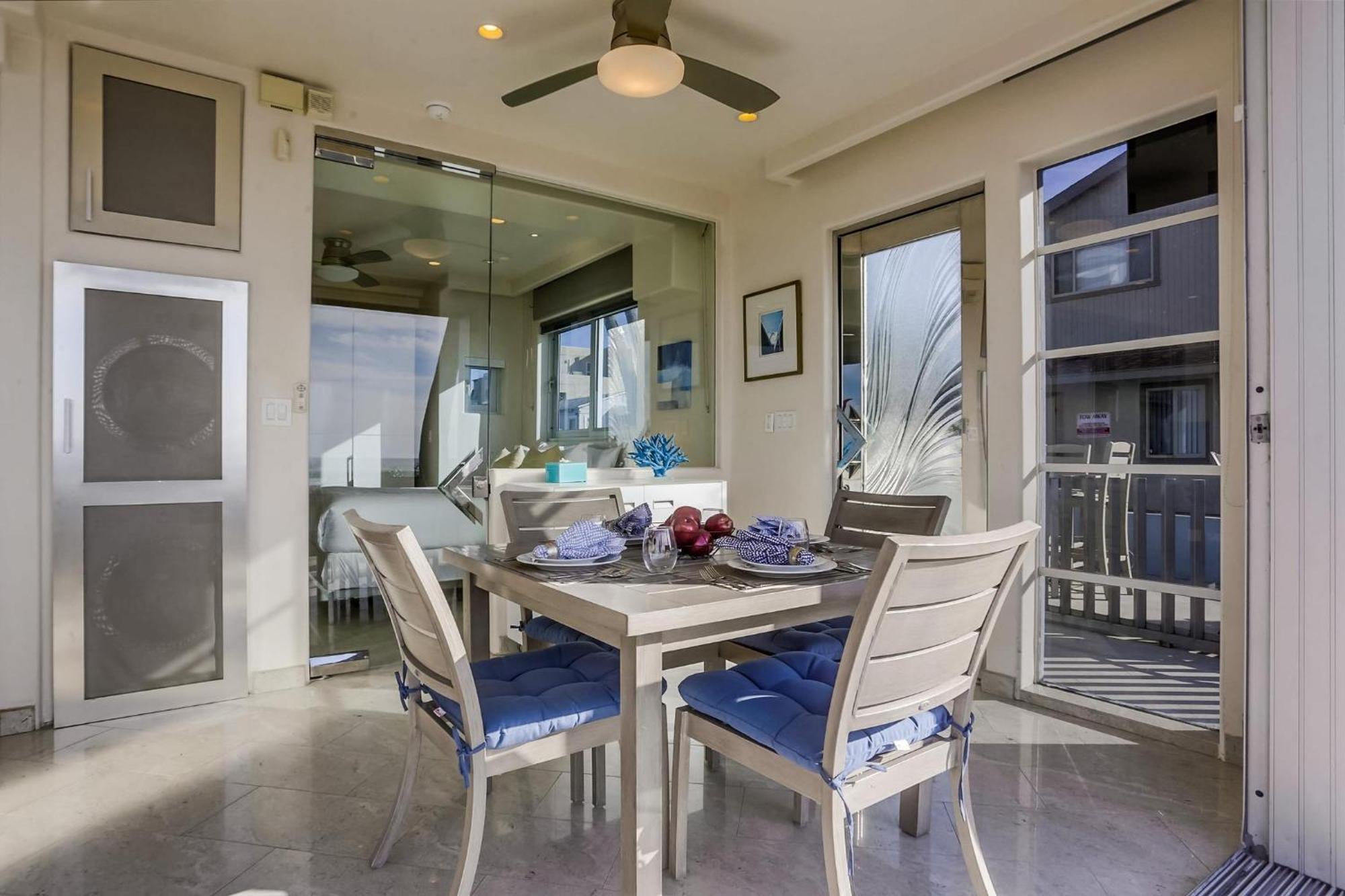 Apartment B5315 Liquid Blue I San Diego